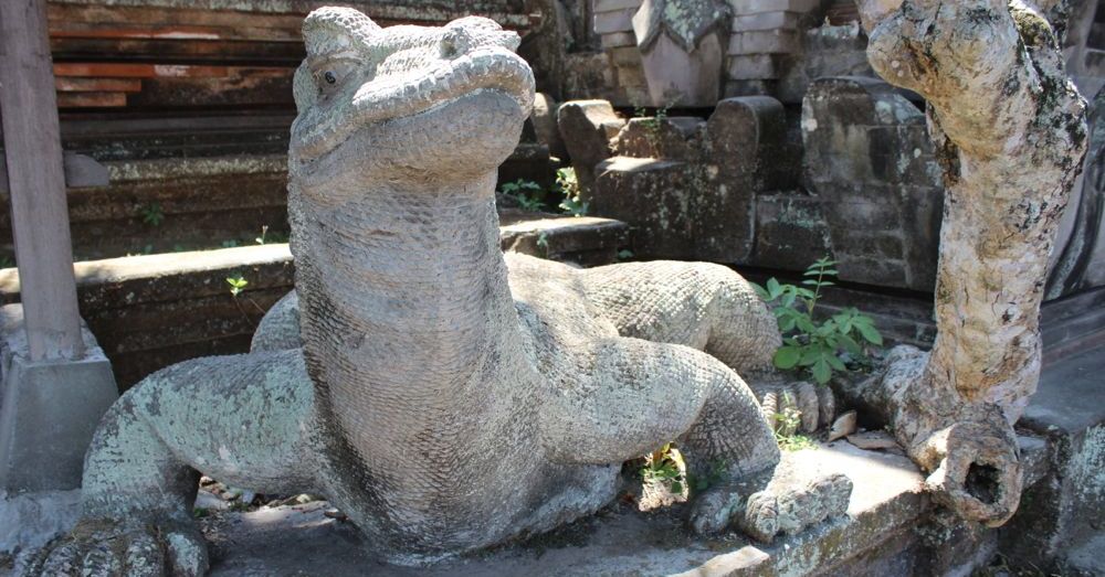 Komodo dragon statue