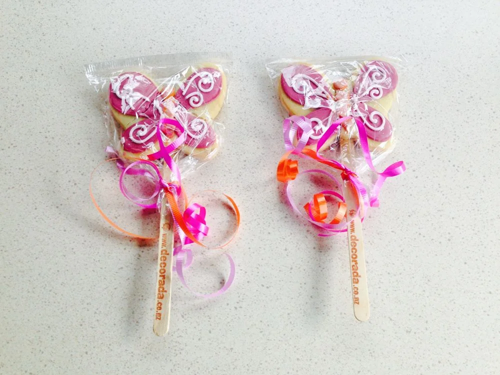 Gingerbread on a stick by Decorada
