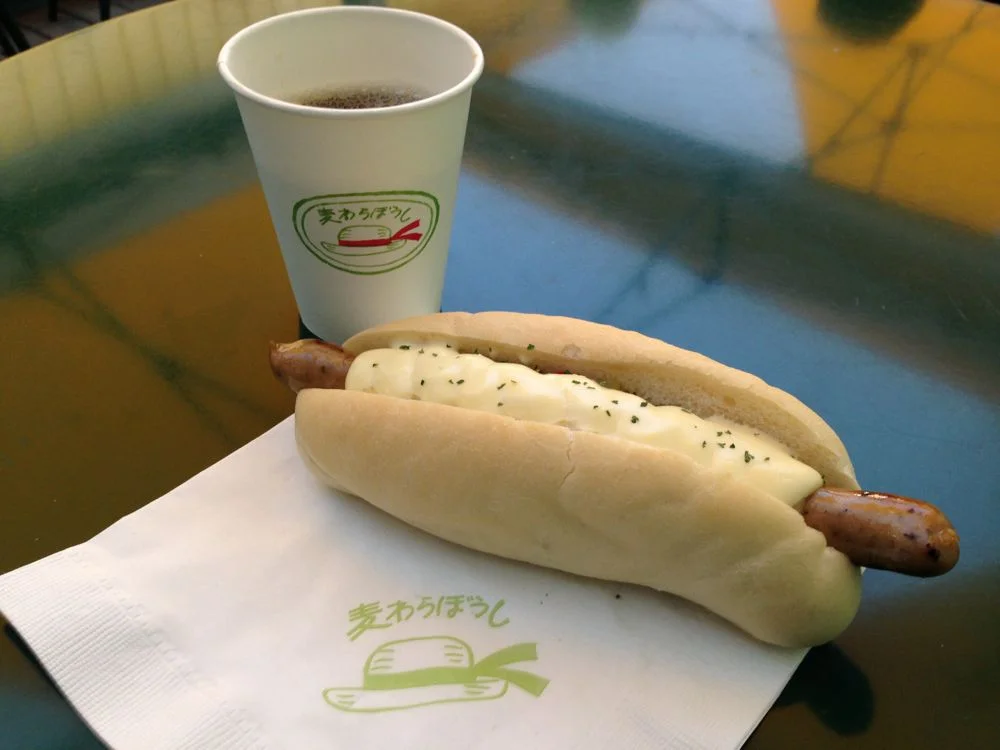 Hot dog with cheese sauce and tea