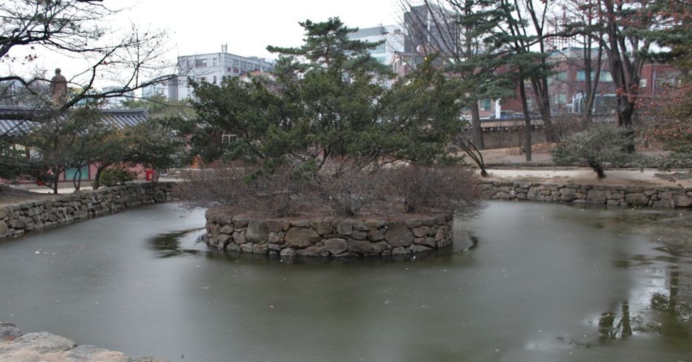 Pond at Jongmyo Shrine