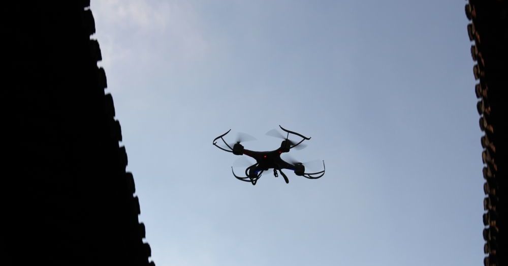 Quadcopter in Yuyuan Tourist Mart