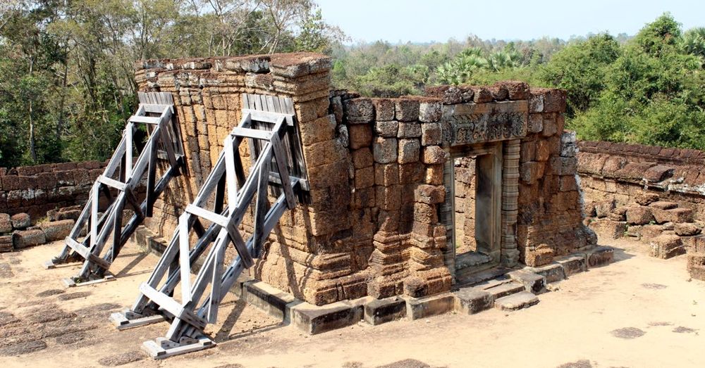 Wall Bracing, East Mebon