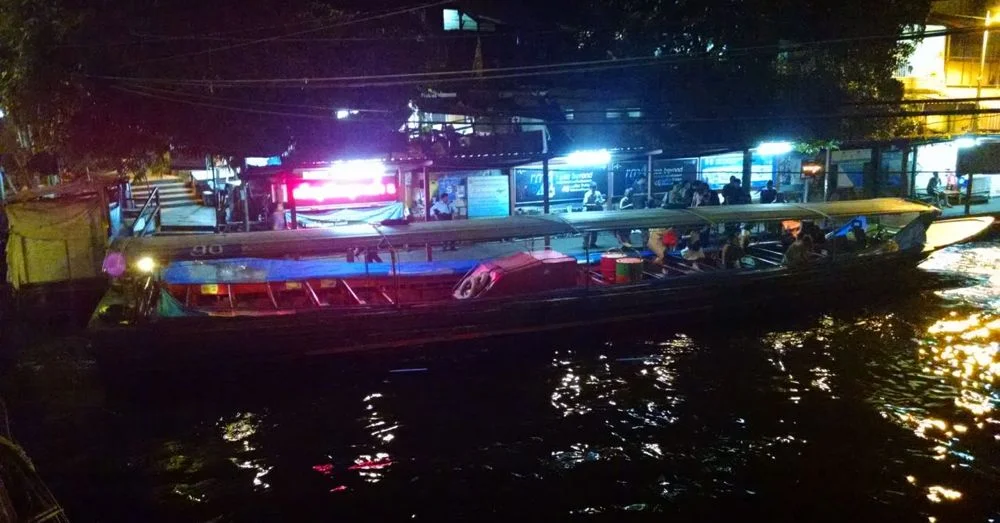 Khlong Saen Saep Express (after dark)