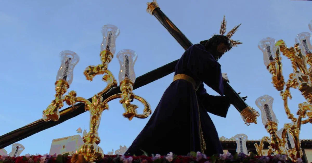 How to Arrive in Granada During Semana Santa