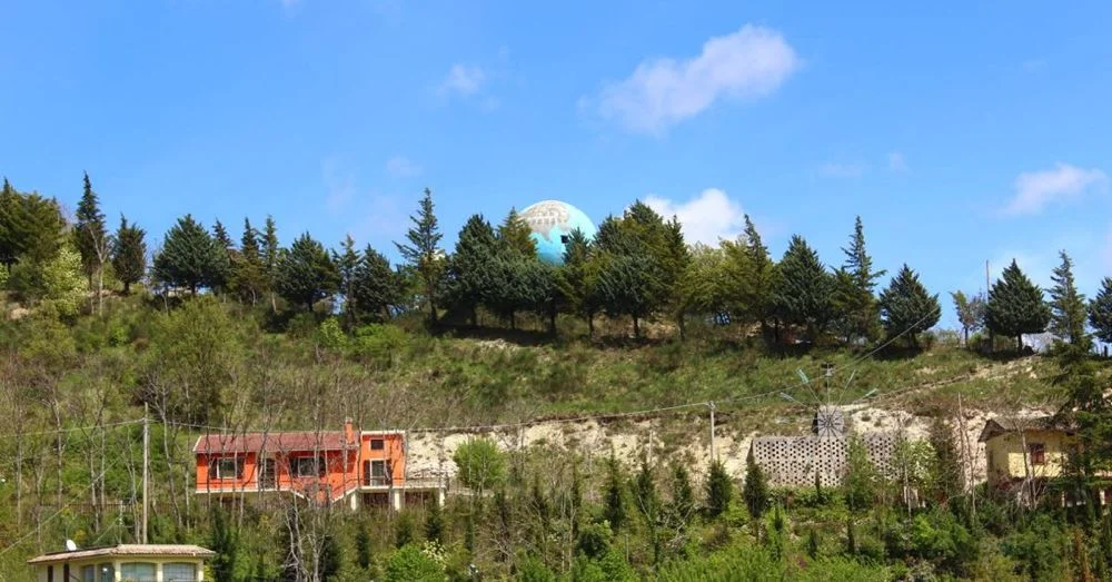 Mappamondo from Afar