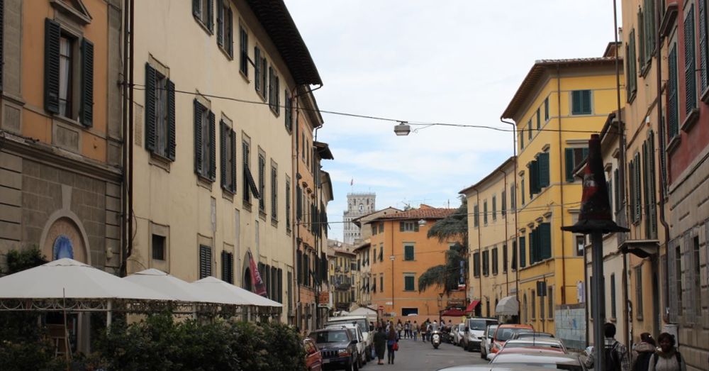 First Glimpse of the Leaning Tower of Pisa