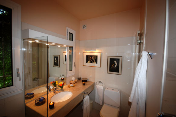 MAS-1-bathroom-G.jpg