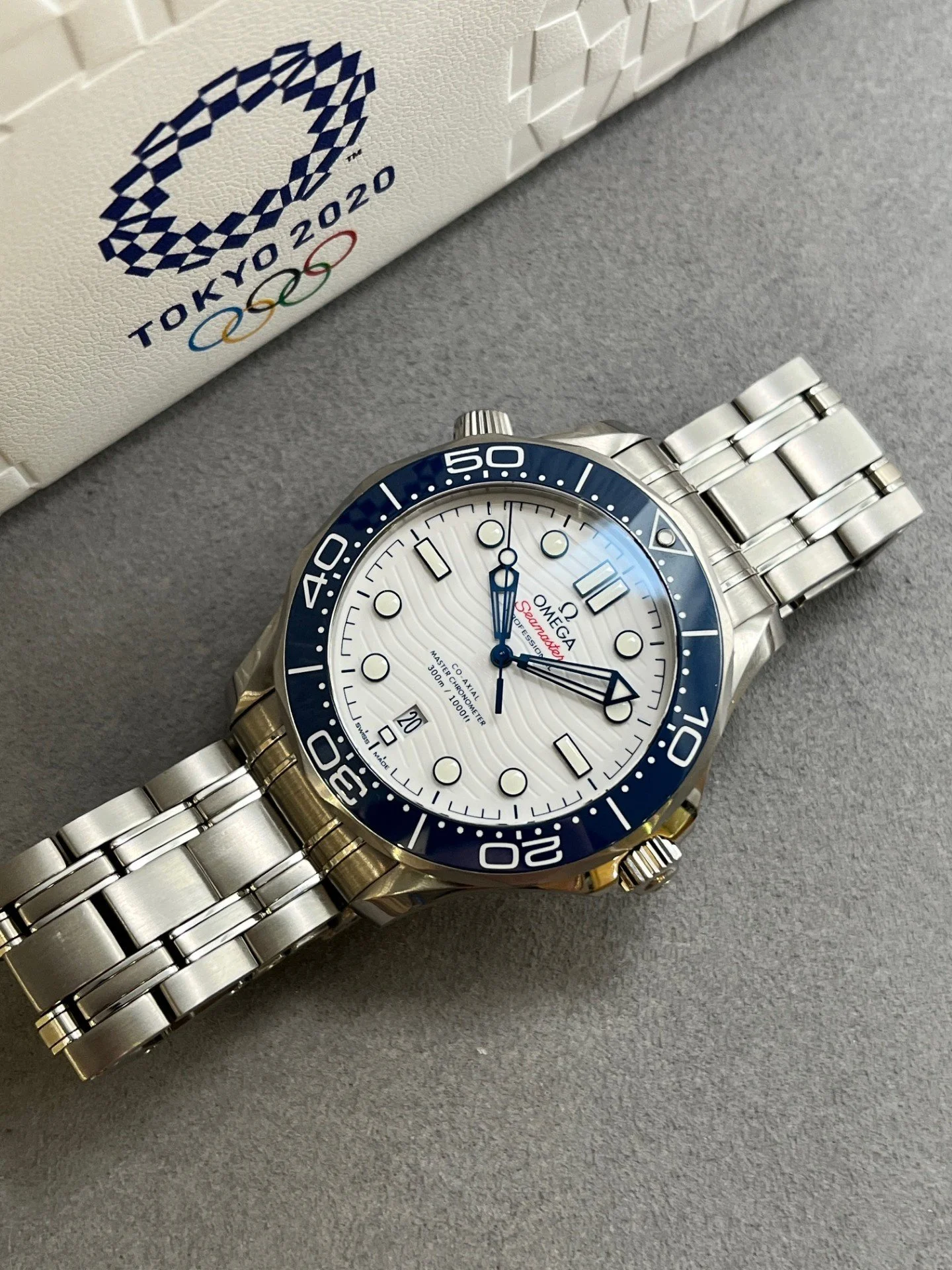 Omega Seamaster Tokyo Olympics Glamour.jpg