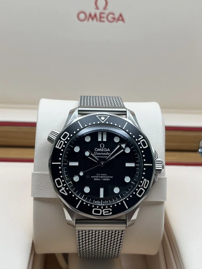 Omega SMP Black 210.30.42.20.01.010 Main.JPG