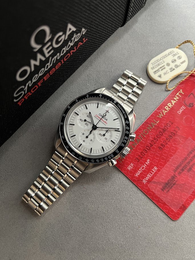 Omega Speedmaster White Glamour.JPG
