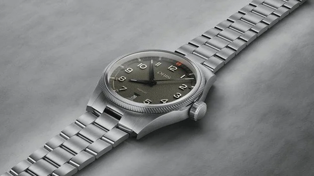 01 733 7805 4167-07 8 20 04LC Layout.jpg