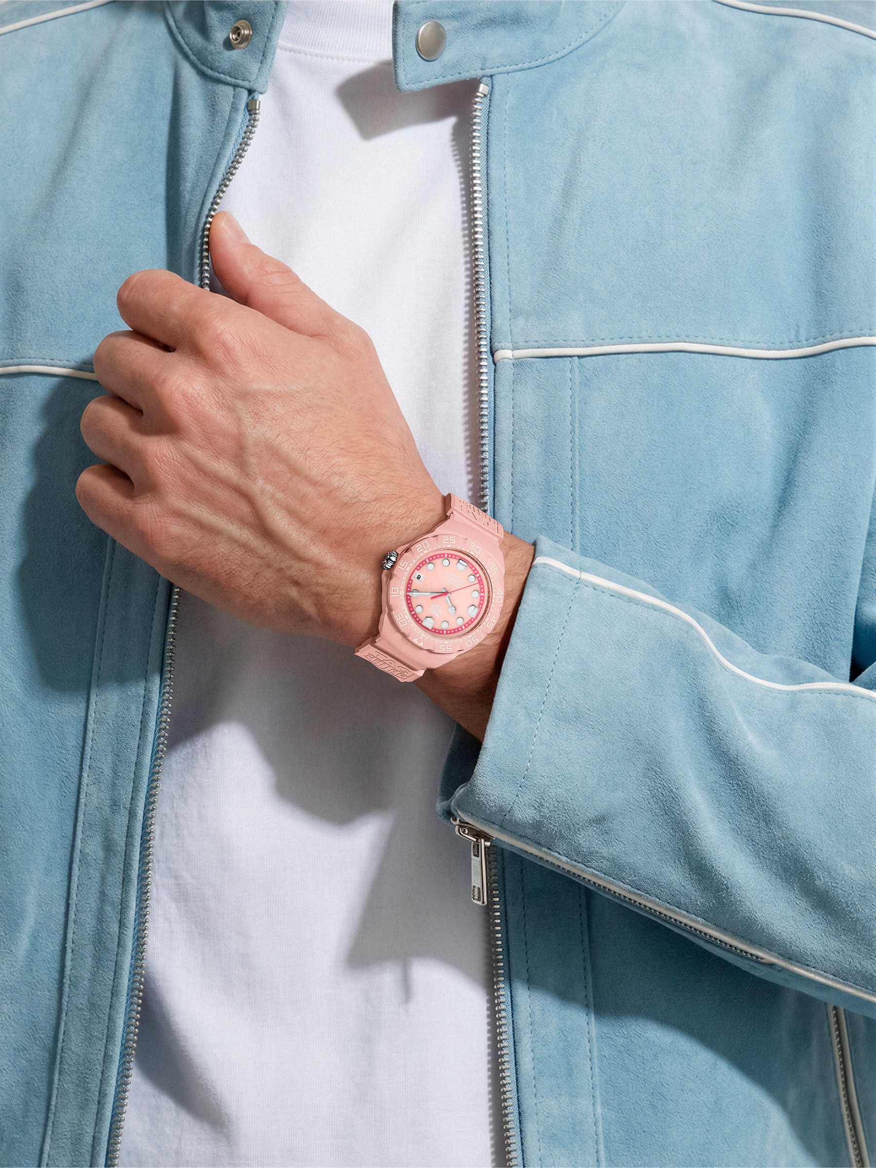 WBY1165.FT8115 Wrist 2.png