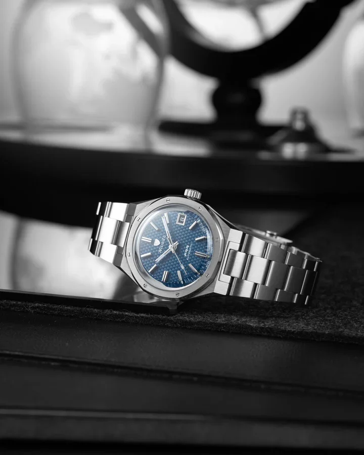 f77-blue-193143_720x.webp