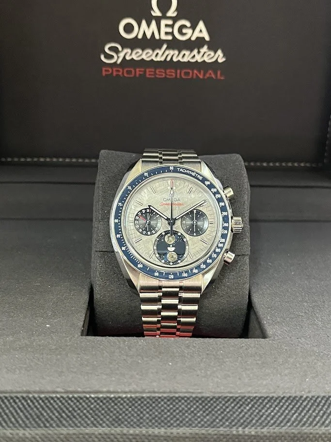 Omega Speedmaster Meteorite 30430435206001 Main.JPG