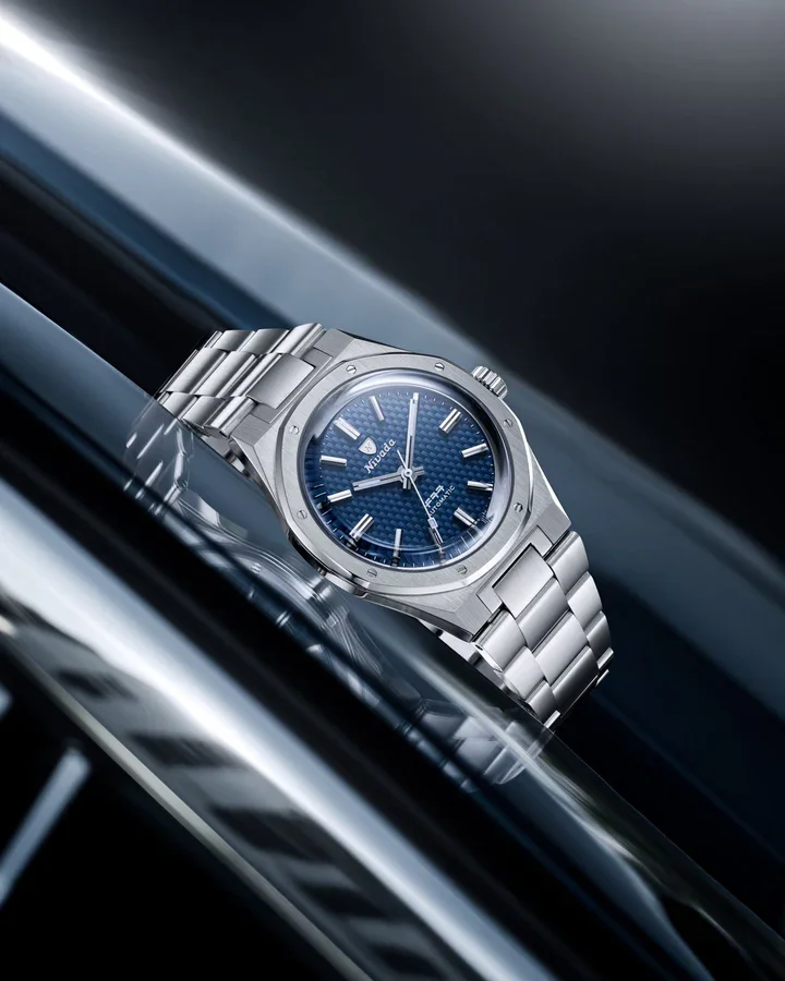 f77-blue-299664_720x.webp