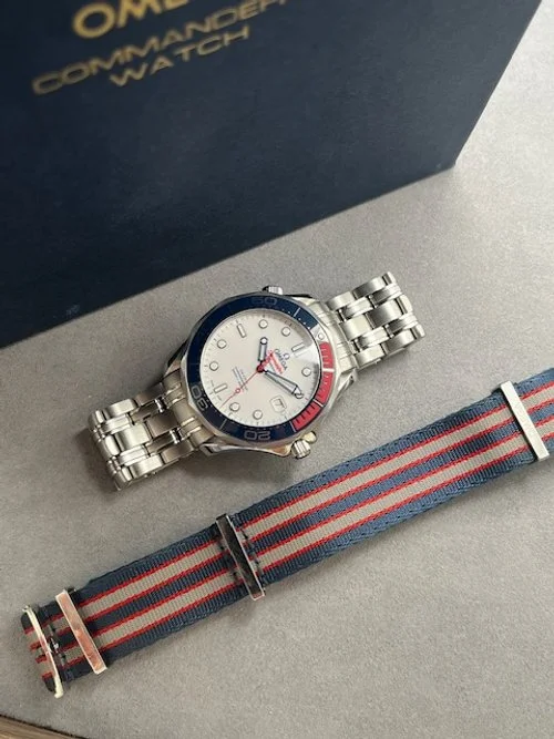 Omega James Bond Commander Glamour.JPG