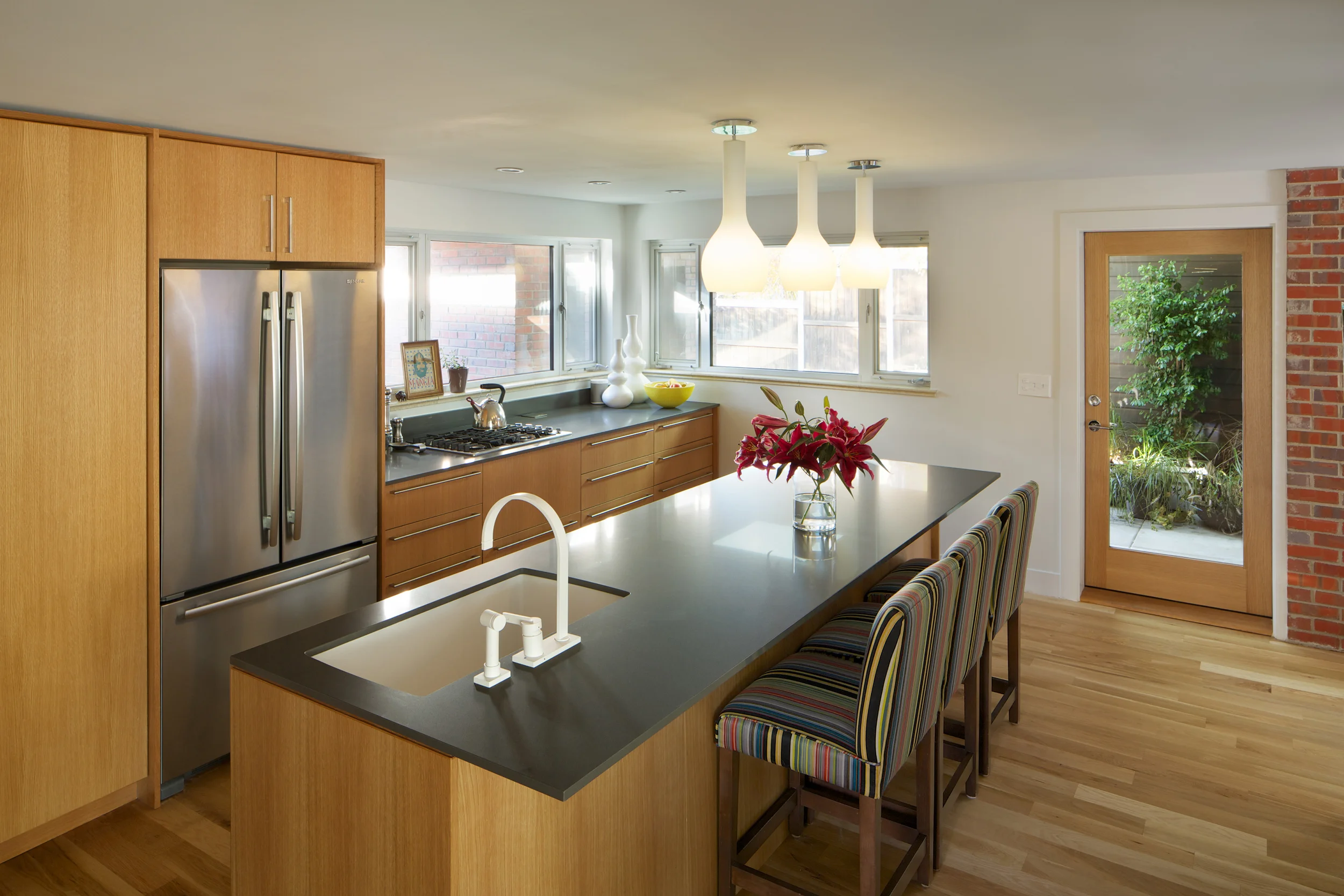 003 kitchen.jpg