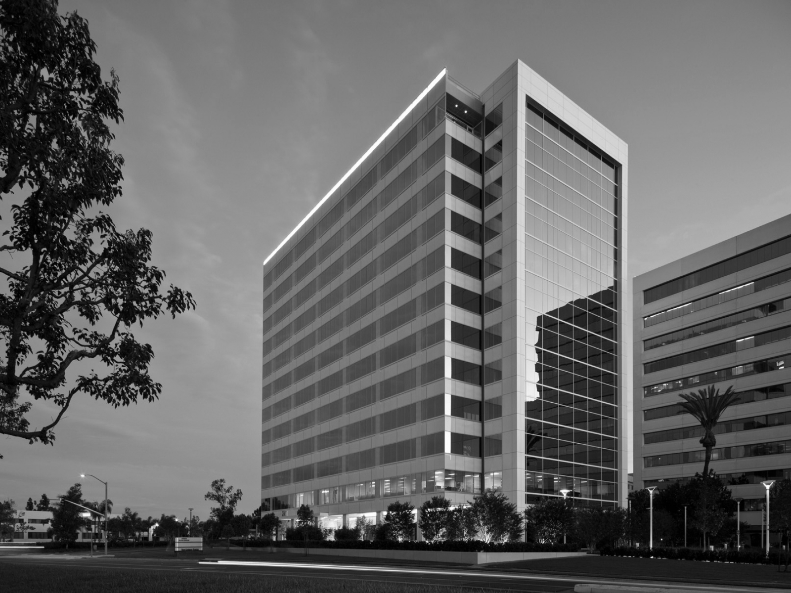 1600x1200-hines-and-partner-sell-premier-office-building-in-california-for.png