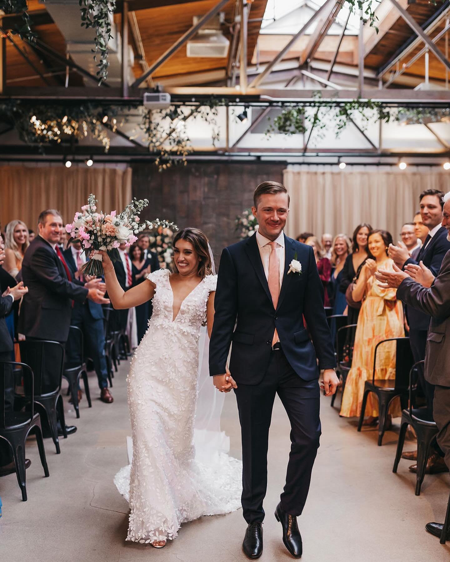 Happy first anniversary to Clem + Drew! 🎉🍾🥂

We&rsquo;re so glad we got to be a part of your beautiful, flower-filled spring wedding day last year! 💖🌸

BDP Event Producer | Jasmine Vukmarkovic
📍 | @ovationchicago 
📋 | @afresheventco
🥘 | @bigd