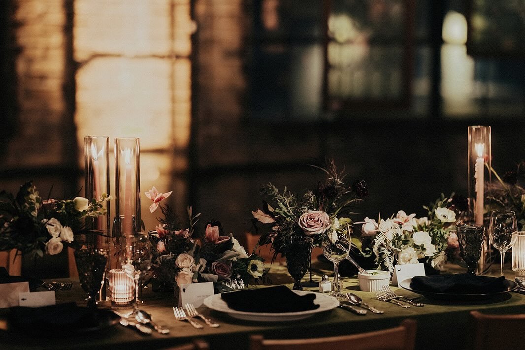 We got to work on Jessica + Pedro&rsquo;s stunning fall wedding with our cool neighbors, @salvageoneevents and @lifeinbloom and the entire vendor team was so obsessed with the couple&rsquo;s moody and romantic vision for their day! 🖤 Swipe to see wh