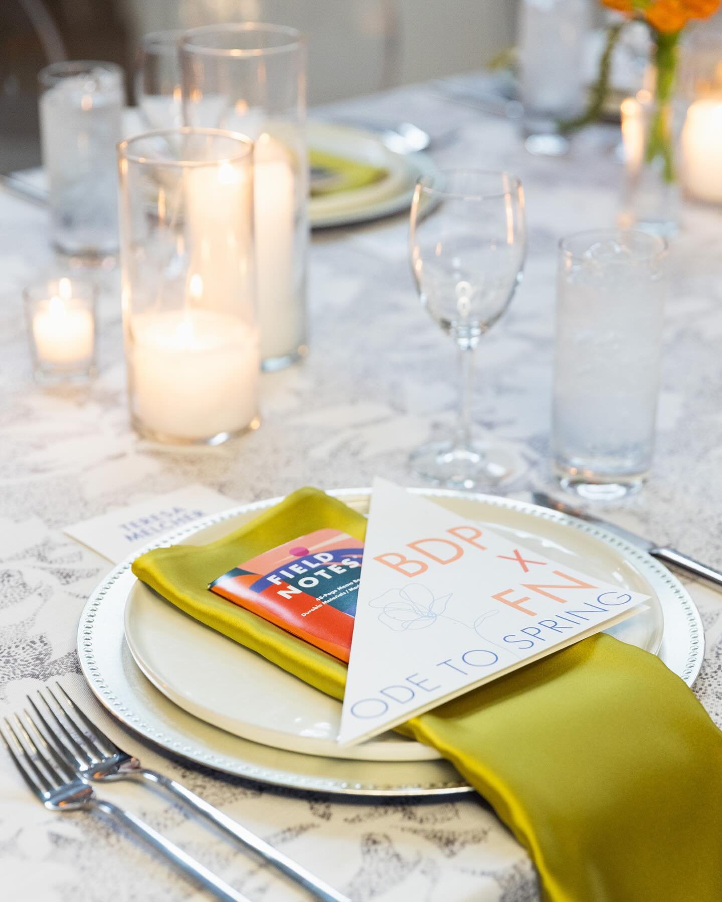 Last month, we hosted an Ode to Spring Pop-Up Dinner at @fieldnotesbrand. 🌼 It was such a fun family collaboration between BDP&rsquo;s owner @heidimcoudal, her husband/owner of Field Notes Jim @coudal, and their daughter @gracecoudal who took these 