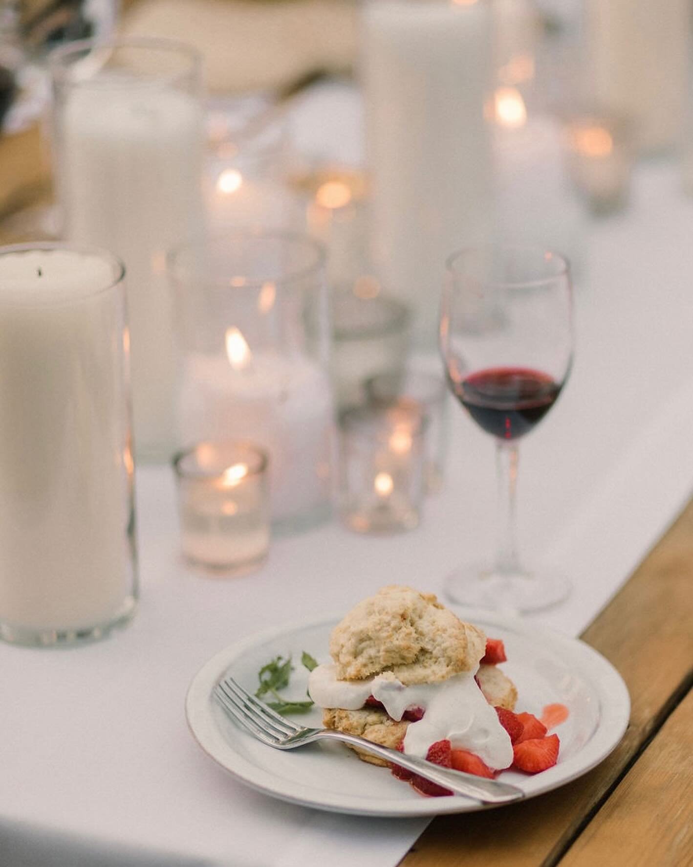 Strawberries are officially in season and berries are just around the corner! So many delicious things you can do with nature&rsquo;s candy 🍓

🍰| Strawberry Shortcake from a BDP Urban Farm wedding 📸 reddenrwood 
🎨| Pavlova from a past Urban Farm 