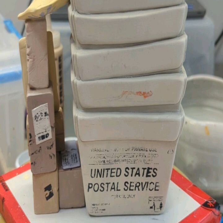 💌 Mail mug📦
.
.
.
#canadianceramics #clay #ceramicsculpture #miniatures #model #diecast #CeramicArt #clay #ceramics #claysculpture #contemporaryclay #poterie #contemporarysculpture #sculpture #diormama #scalemodel #scratchbuilt #c&eacute;ramique #k