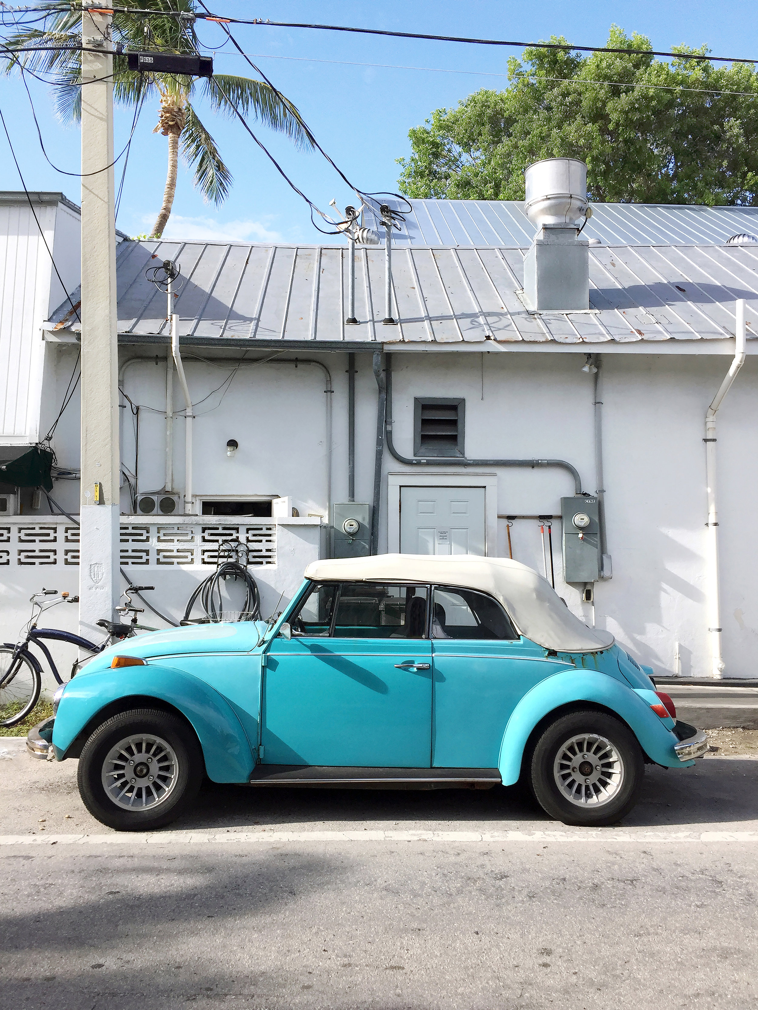 amy_chen_design_vintage_old_car_blue_key_west_fl_florida_travel_wanderlust_vacation