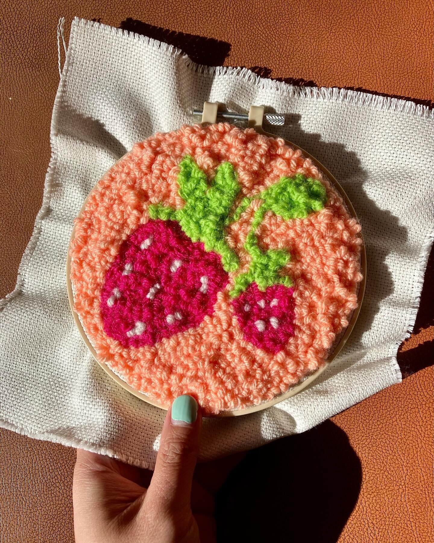 currently back in my creative curiosity era (and apparently my soft strawberry crafts era 🍓😂🧶) and it feels so good 🥹 trying new things, learning new skills, having fun and not fussing about perfection ✨

after taking the tufting workshop last mo