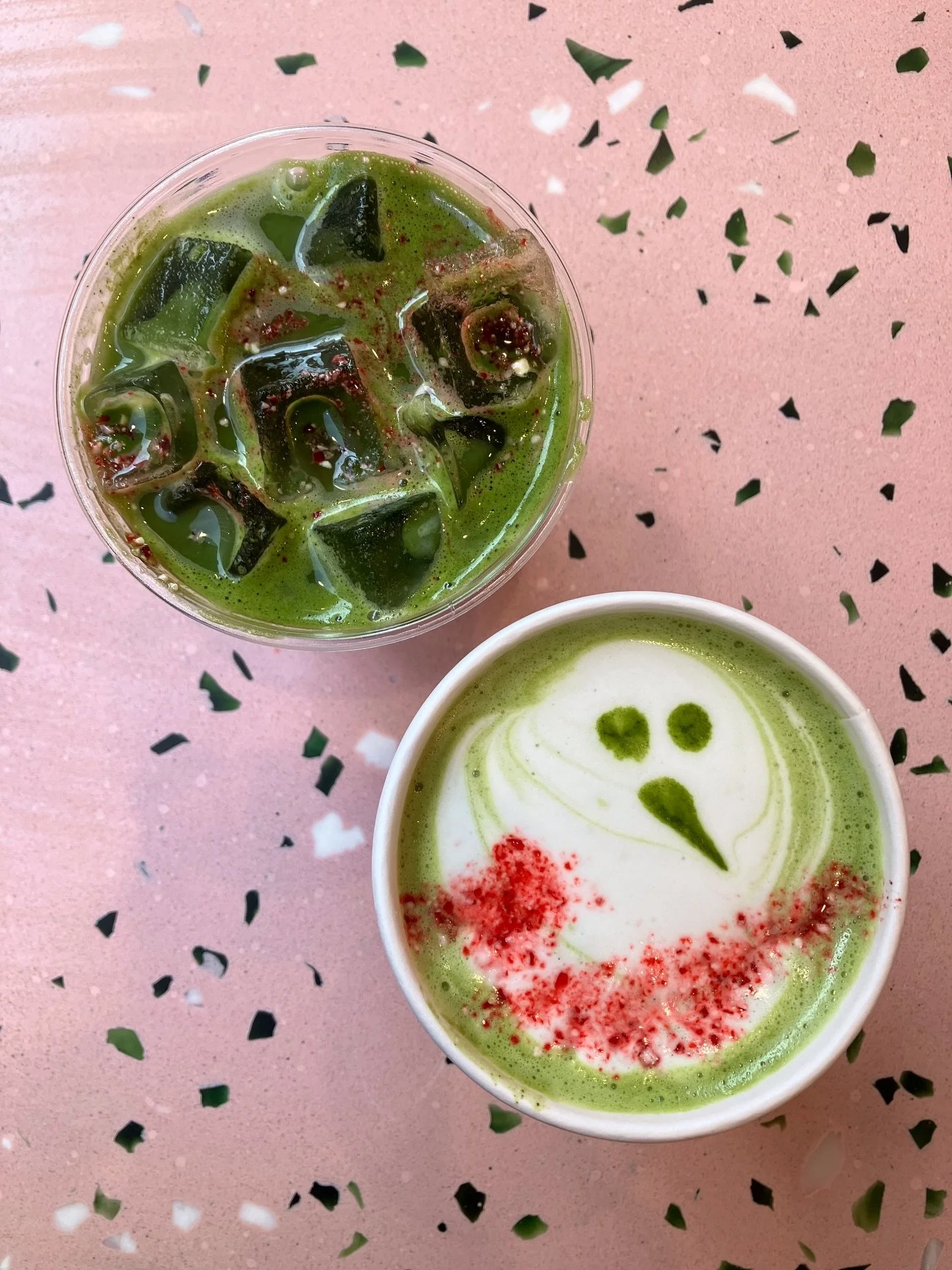 sunday is for sweet treats 😏 (especially when nothing else is open yet in the morning 😅) 

☃️ @chachamatcha peppermint matcha lattes (hot &amp; iced)
🥐 @libraebakery halvah chocolate croissant (cut in halvah to share)
🙃 @supermoonbakehouse scalli