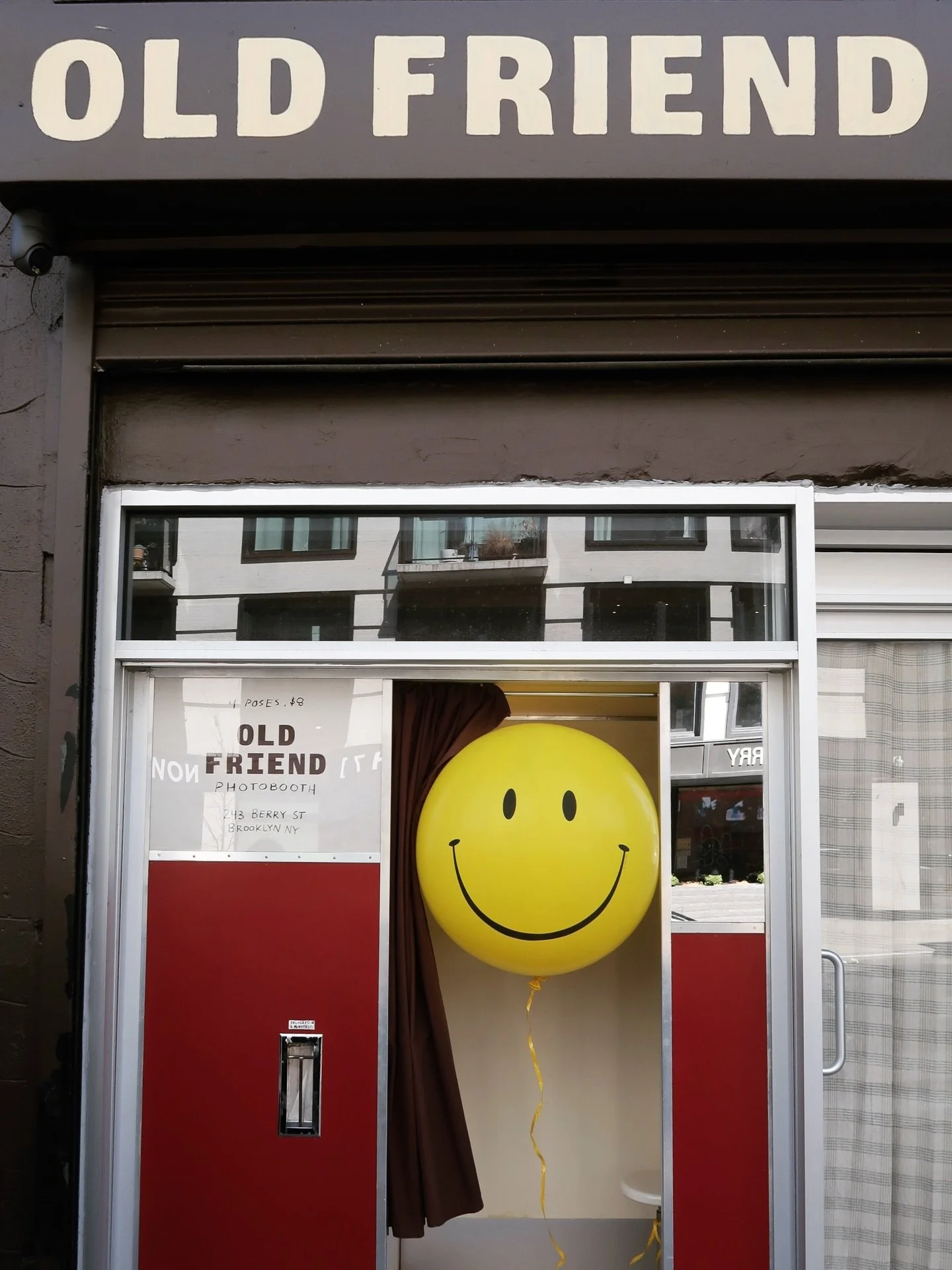 the chaotic camera roll chronicles of how that giant smiley face balloon ended up @inthecraftnook 🙃🎈

@bigntoasty had the idea to pick up a balloon from @villagepartystore en route to @oldfriendphotobooth. the allen st location&rsquo;s line was aro