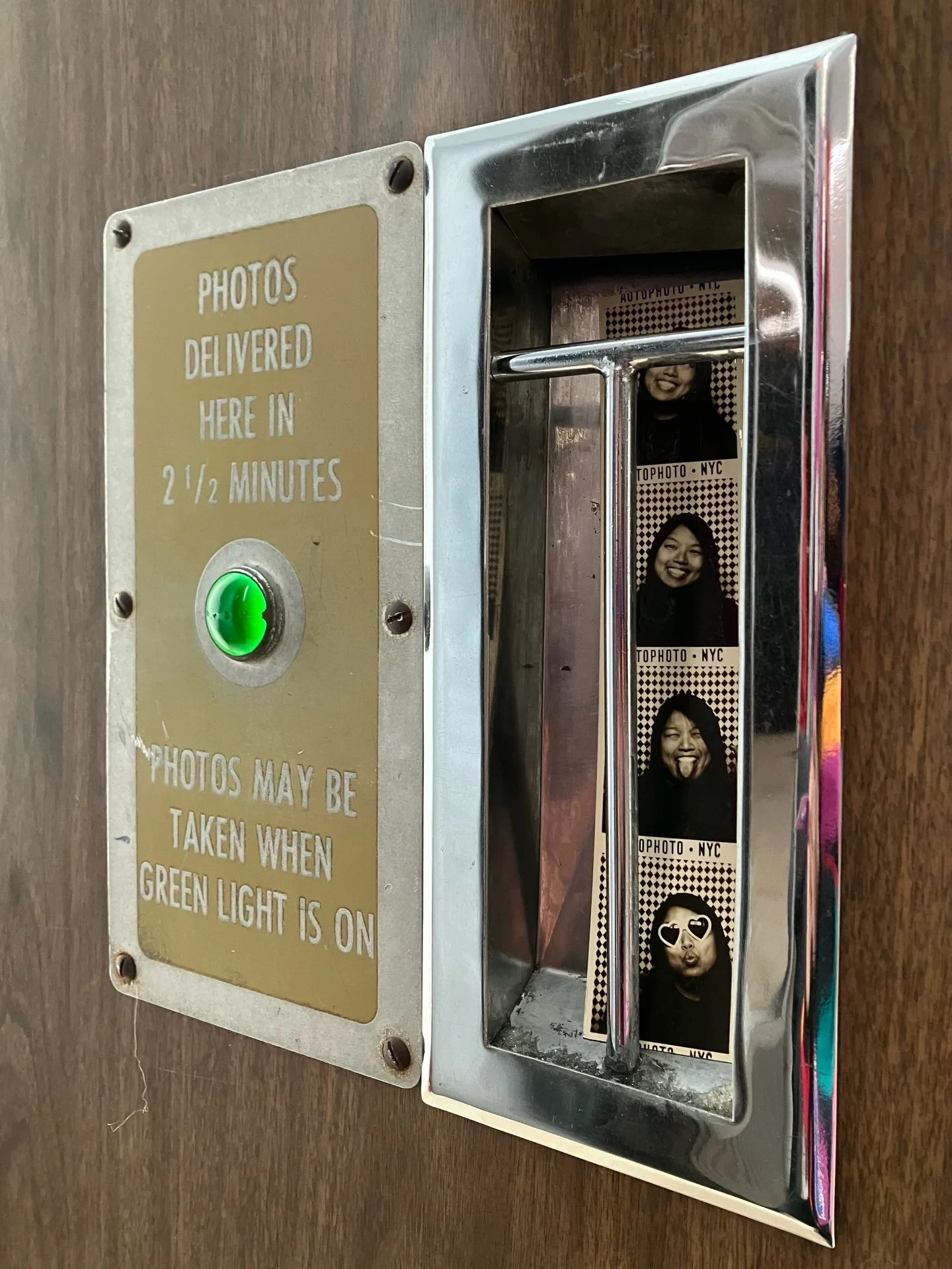 a peek behind the (photobooth) curtain last week at @autophoto w/ @lomographyusa 📸&hearts;️🎞️

was thrilled that the color paper (discontinued in 2005) was still available in the MTV model 21 booth 🌈 (since then, it&rsquo;s run out again and is ba