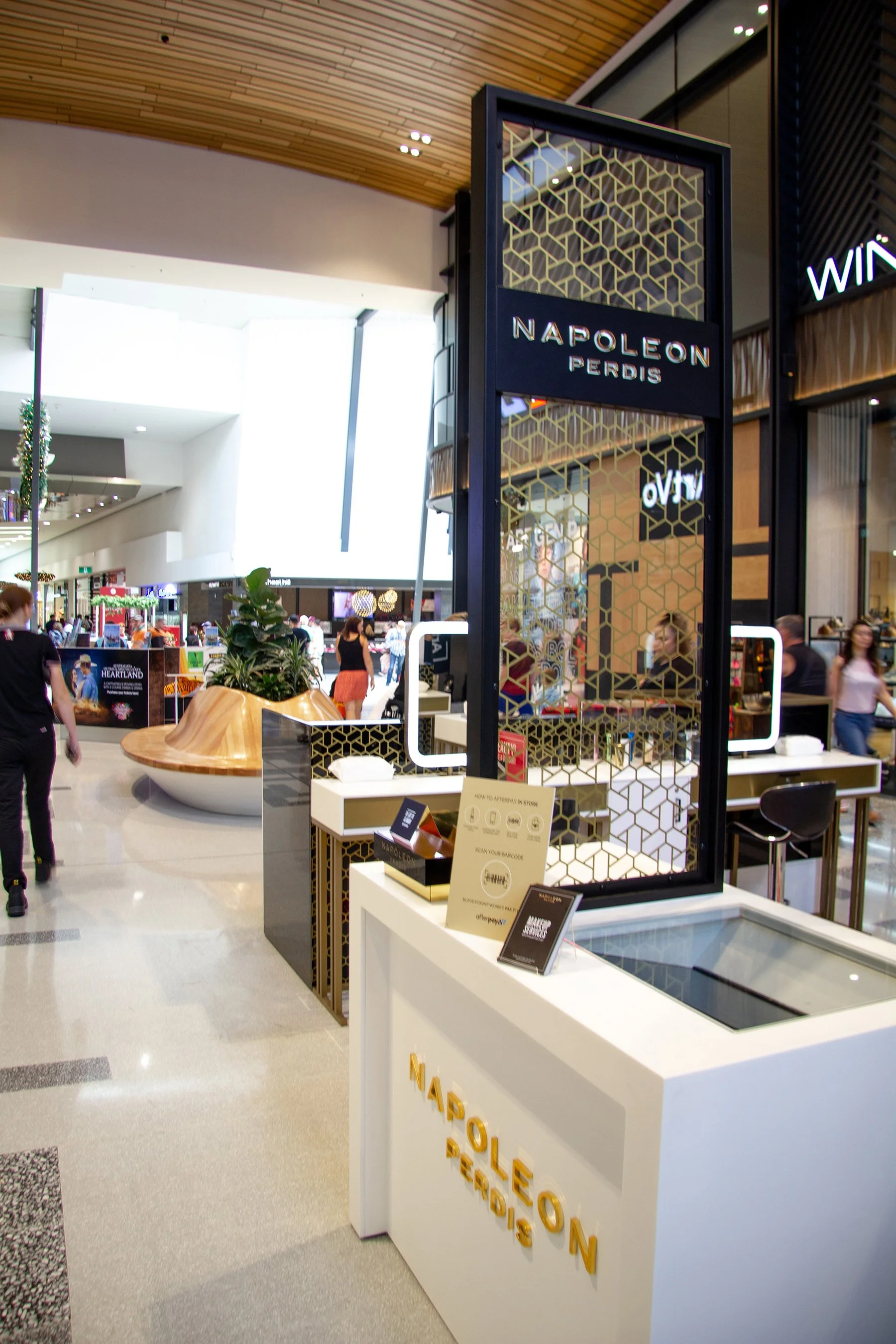 NAPOLEON PERDIS KIOSK 4.jpg