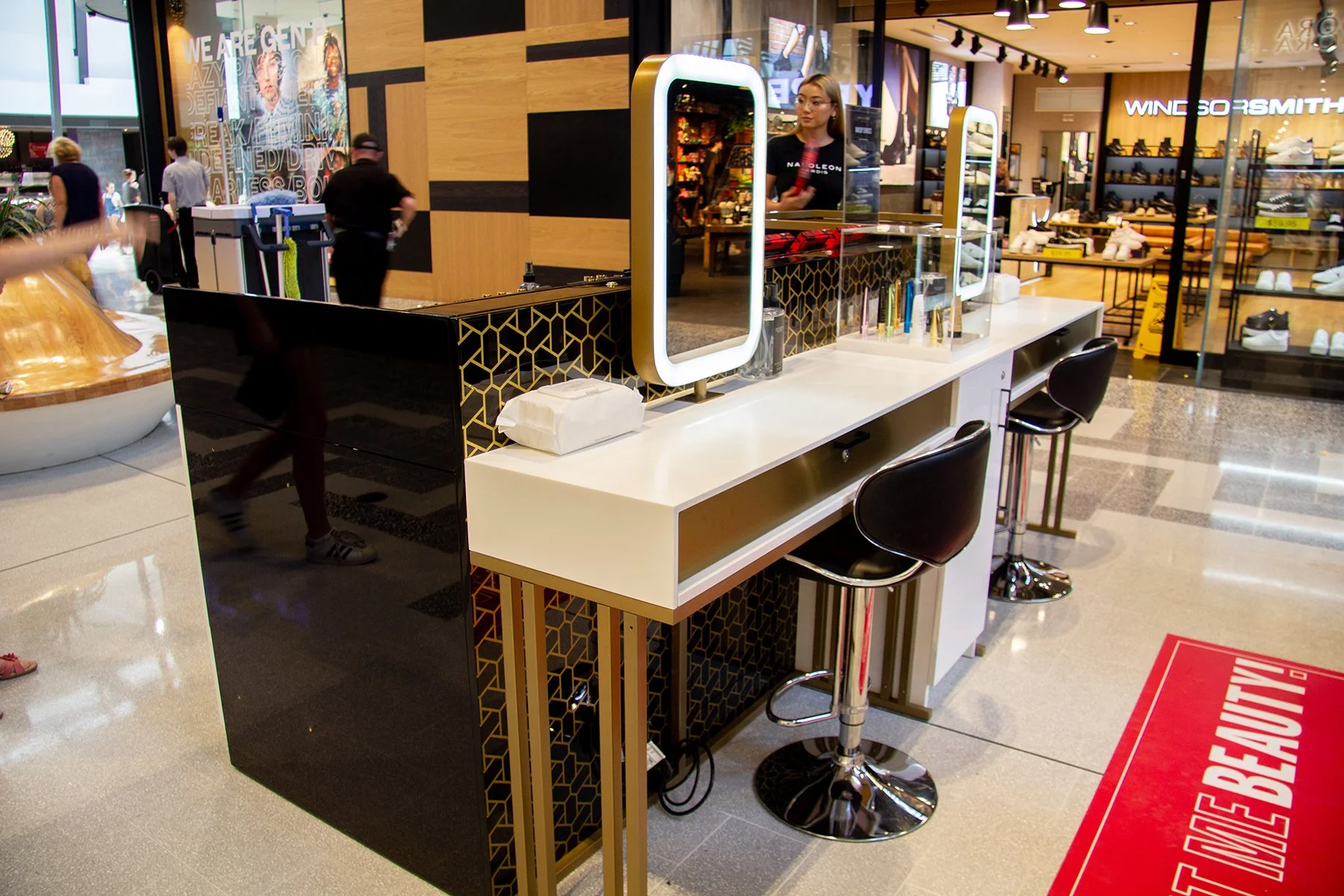 NAPOLEON PERDIS KIOSK 5.jpg