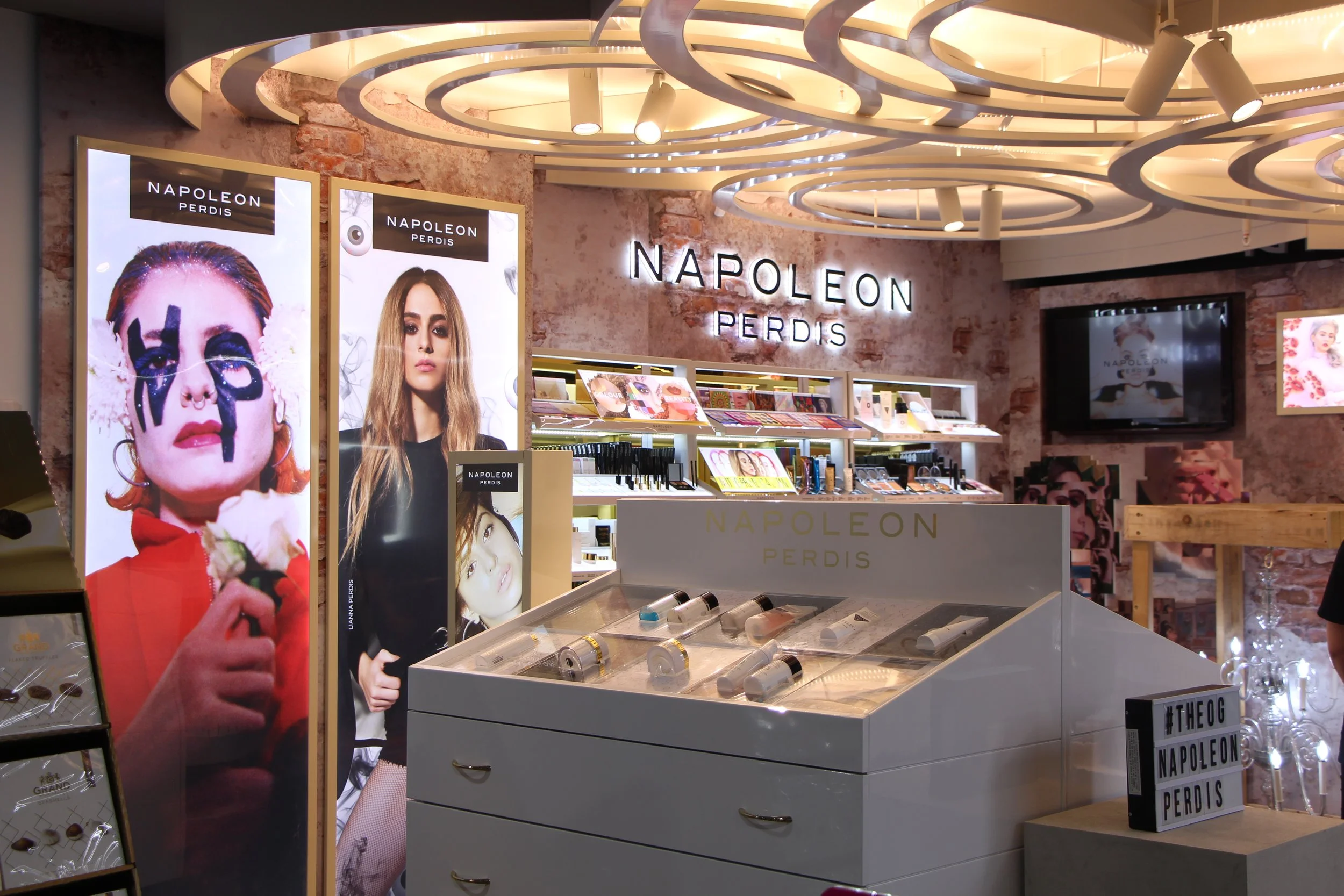 NAPOLEON PERDIS BOURKE ST 2.JPG