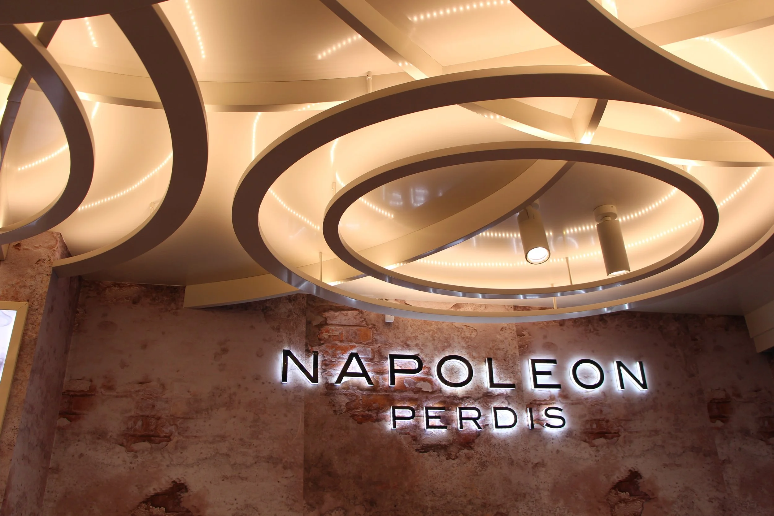 NAPOLEON PERDIS BOURKE ST 4.JPG