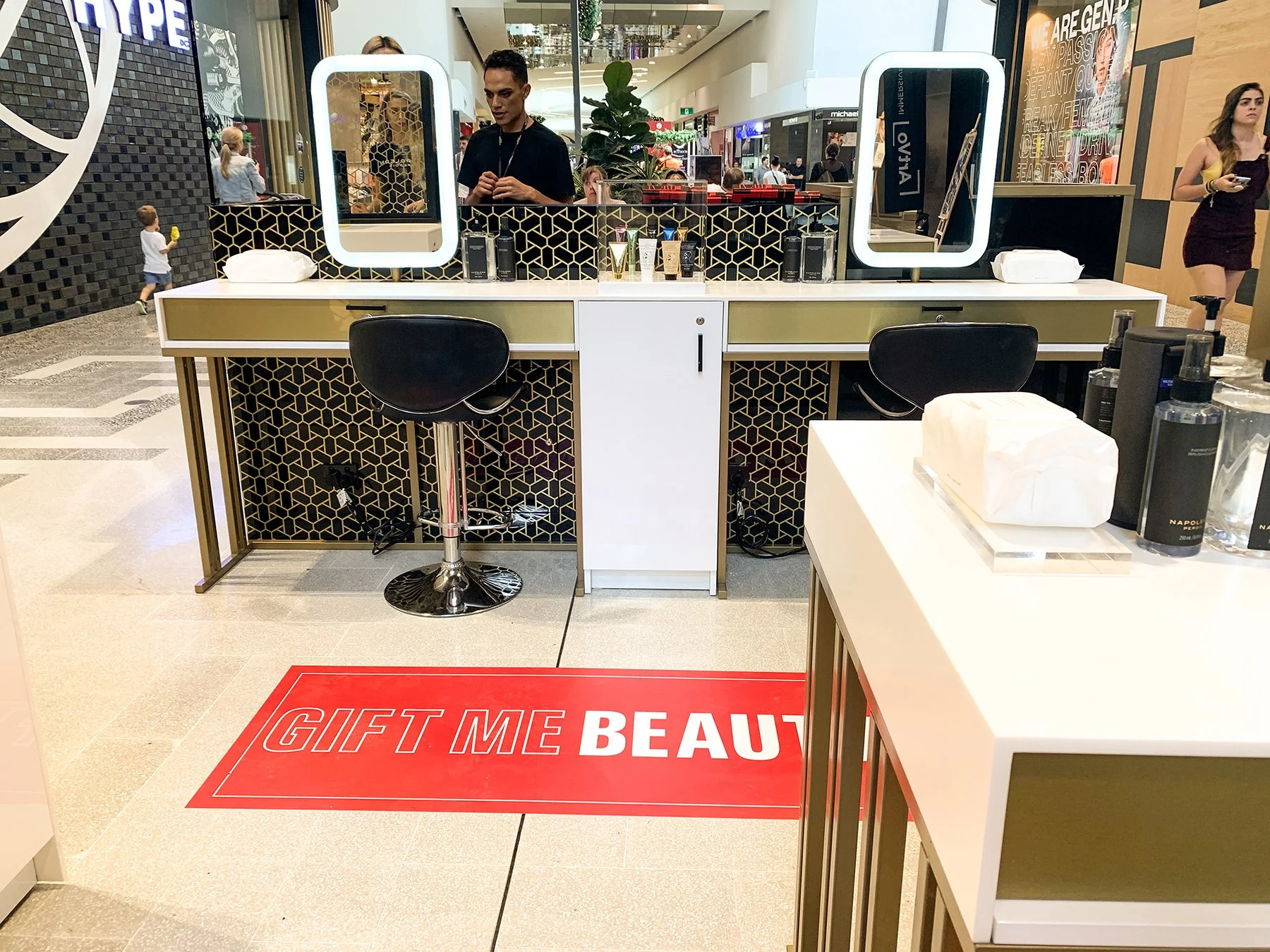 NAPOLEON PERDIS KIOSK 12.jpg