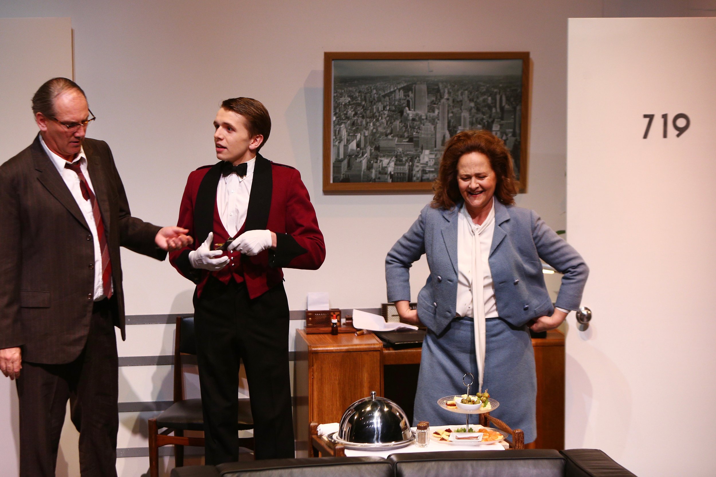 5. Sam Nash (Colin Moody), Waiter (Laurence Boxhall) - Plaza Suite - Visitor from Mamaroneck .jpg