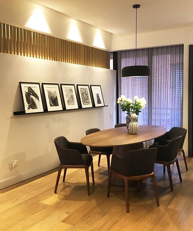 We are just in love with this dining room! This is a beautiful space for dinner parties with the use of modern and contempary mix.⠀⠀
⠀⠀
@caducusfcolombia @ccinteriorarch ⠀⠀
#interiordesign #dreamhome #modernhome #apartmentlifestyle #luxury #apartment