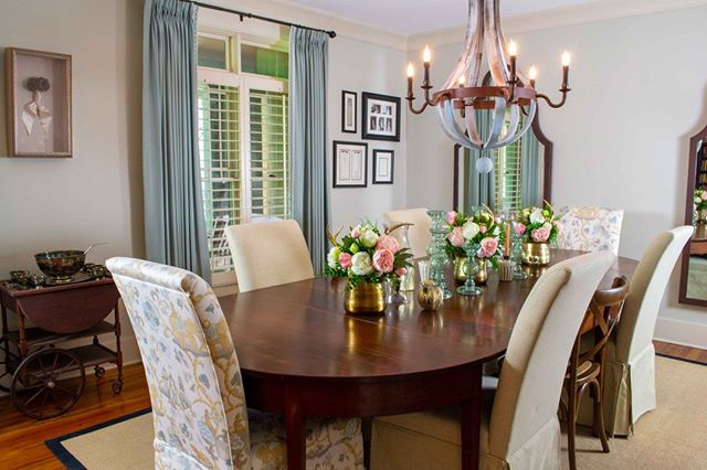 This formal dining room is the definition of Southern Elegance.⠀
⠀
With a mixture of Traditional and Southern Living designed by our North Carolina branch.⠀
⠀
#interiordesign #design #interior #homedecor #architecture #home #decor #interiors #homedes