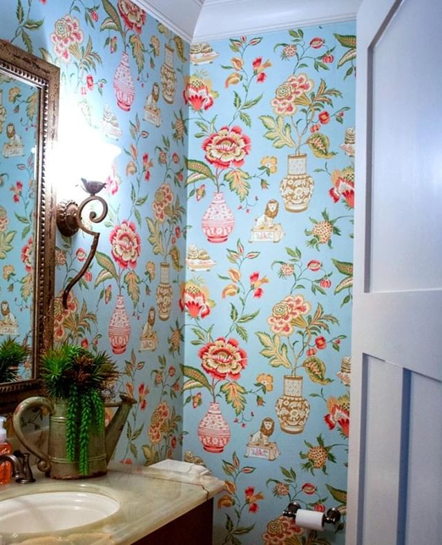 ⠀
This stunning wallpaper is a bathroom dream!⠀
⠀
⠀
⠀
With a mixture of Traditional and Southern Living designed by our North Carolina branch.⠀
.⠀
.⠀
.⠀
.⠀
.⠀
⠀
#interiordesign #design #interior #homedecor #architecture #home #decor #interiors #homed