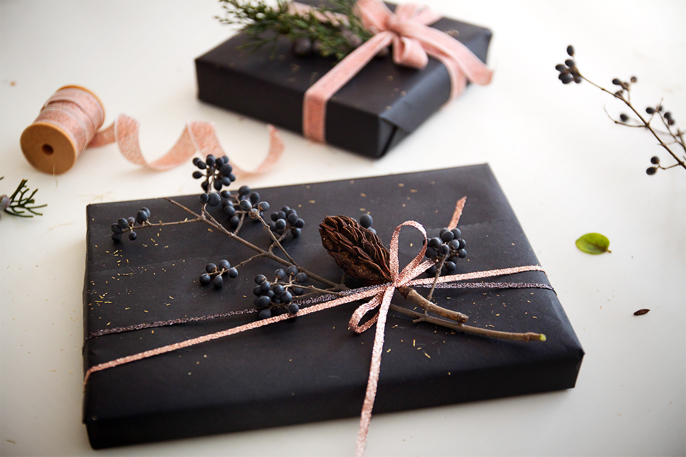 metallic copper, rose gold and graphite ribbons mixed with privet berries, including: metallic loose weave ribbon in natural and copper; thin metallic braided ribbon in rose gold and graphite