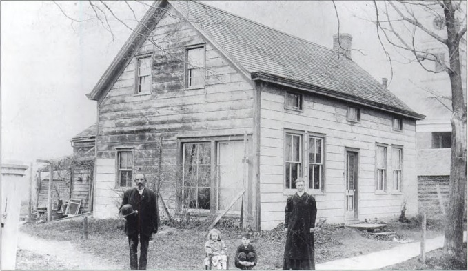 Mary Jane Snyder Freer (right)