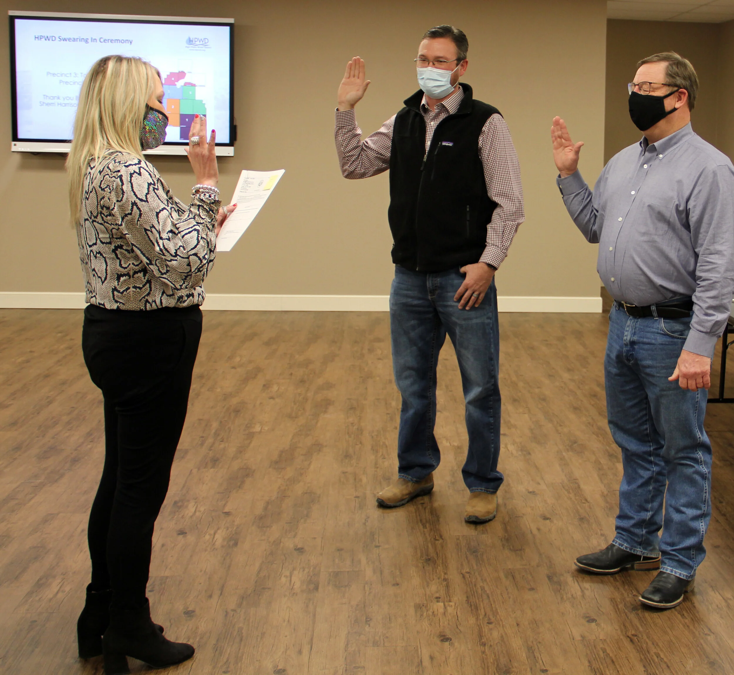 Bailey county Judge sherri harrison administers the oath of office to Precinct three director tony beauchamp (L) and precinct four director lynn tate (r) during the jan. 12 board meeting at the city of muleshoe training facility.