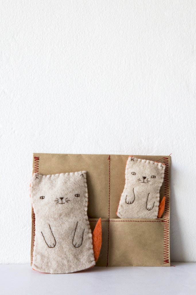 Mama cat and Kitten finger puppets