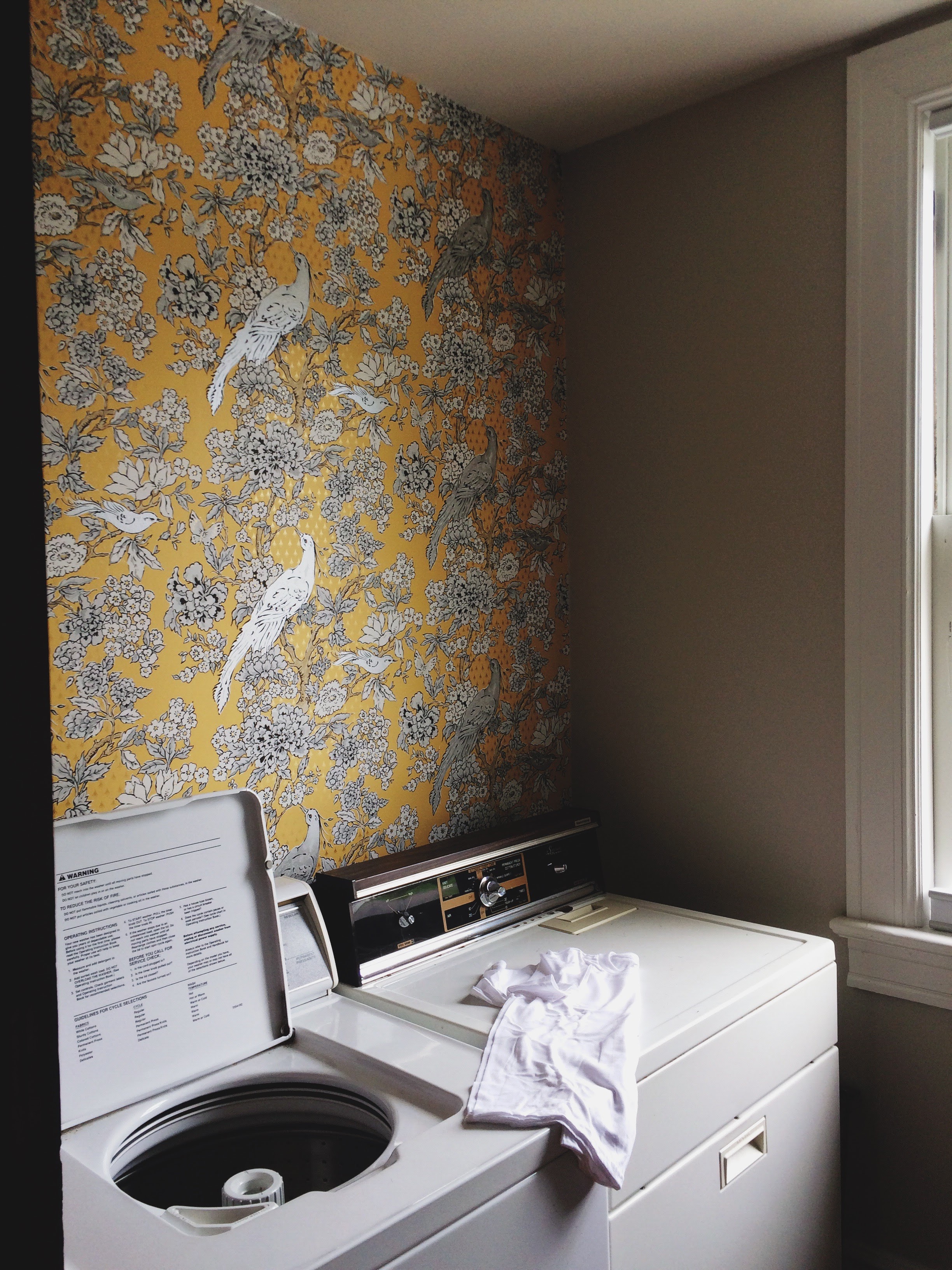 That wallpaper!!! all the heart eyes
