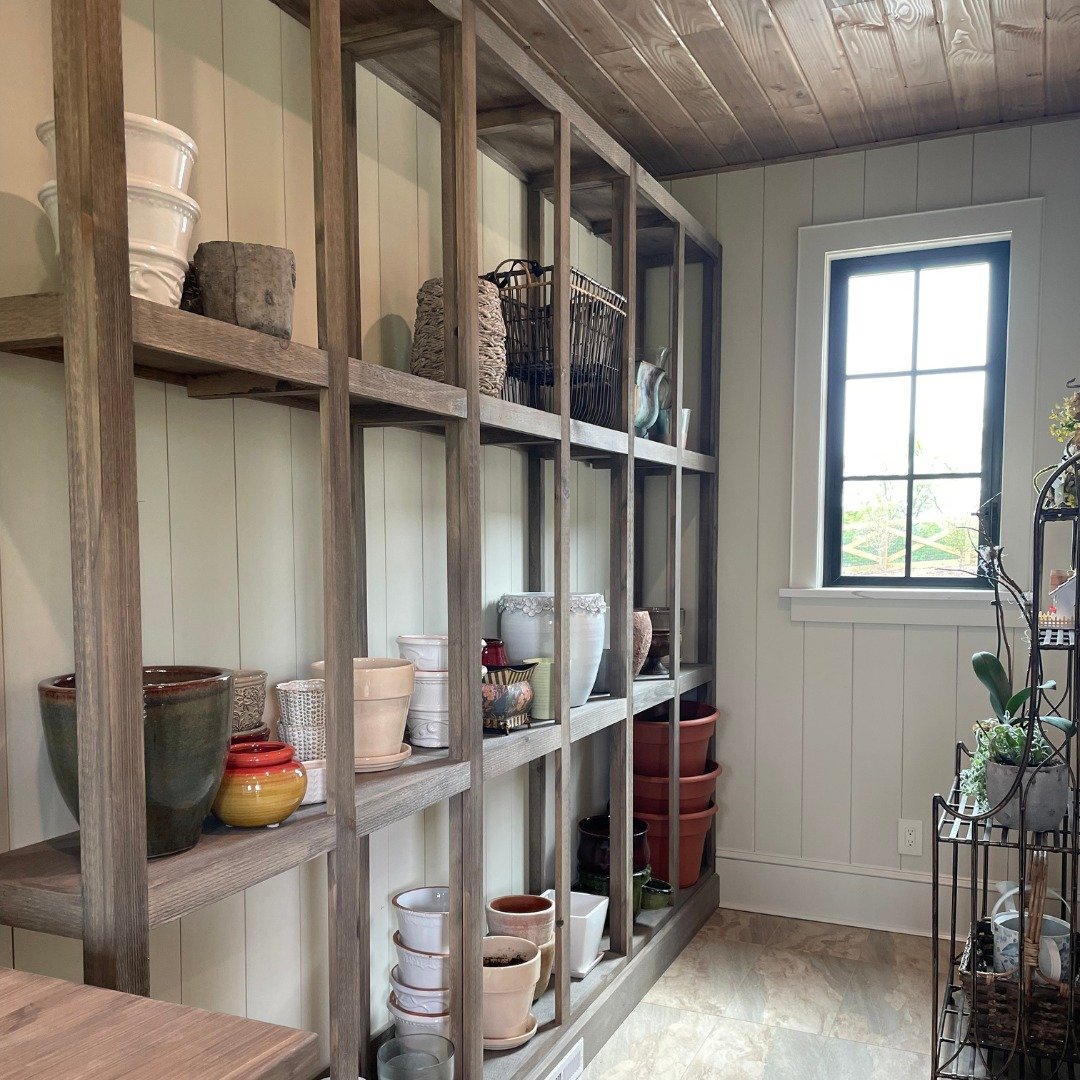 After a seamless move with us, we're thrilled to assist this sweet client in settling into their new home! The garden shed is now a picture of perfection, ready for sunny weekends ahead! ☀️ 

Organizer: @alitn 

Need a helping hand post-move? Give ou