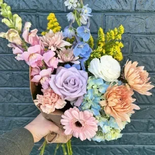 Taryn- Floral Subscription