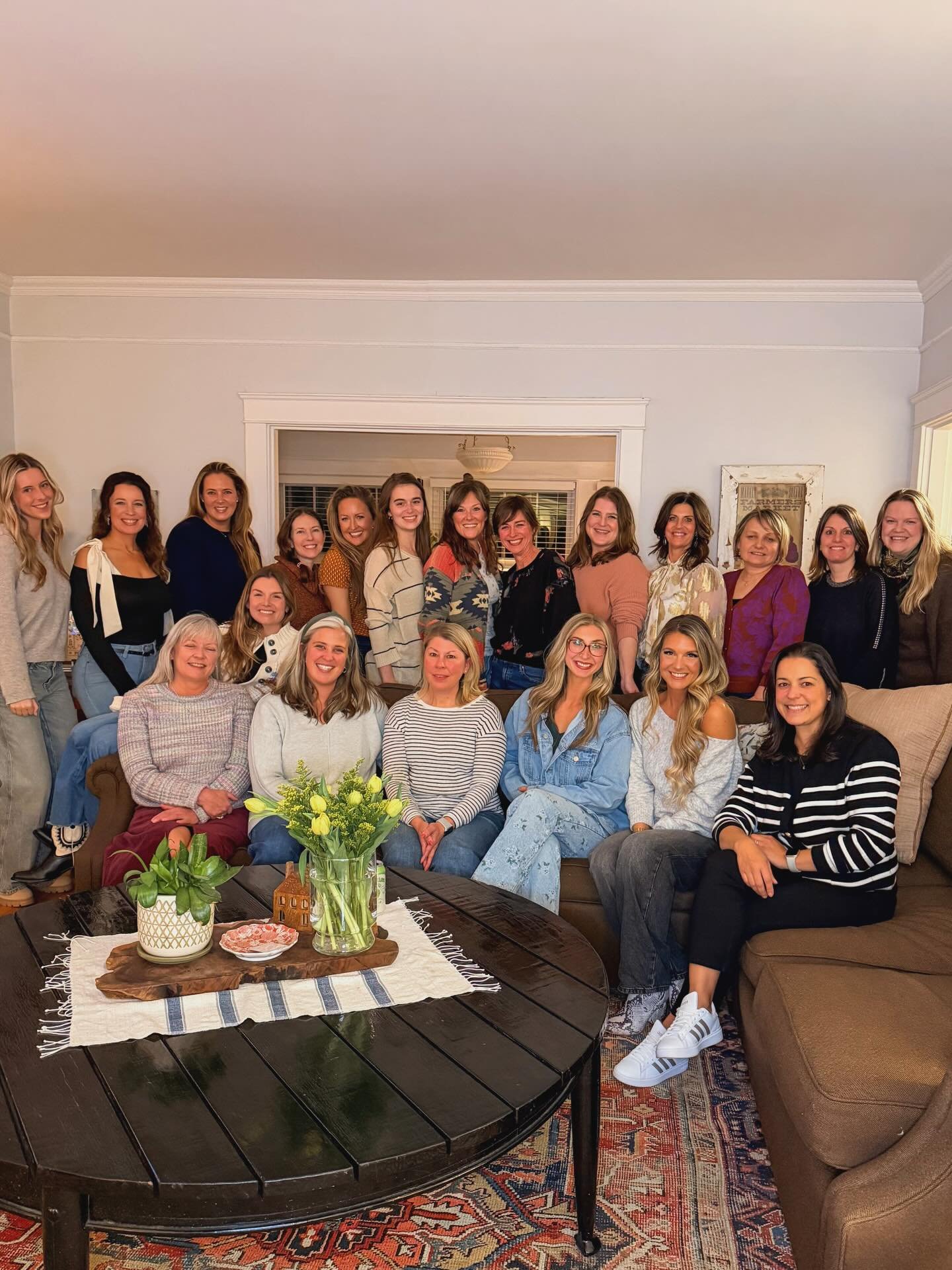 Always grateful for the time we get to share together as a team🩵

#helpyoudwell #knoxvilleorganizer