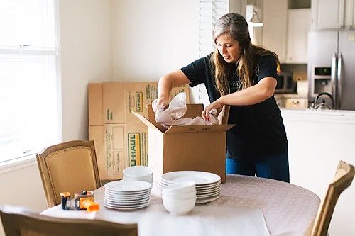 Check out today&rsquo;s blog on 5 ways to prepare for moving this spring🌷📦☀️

1. Declutter before packing
2. Create a moving binder or list
3. Shop around for service providers
4. Pay attention and take note
5. Pack with the future in mind

For mor